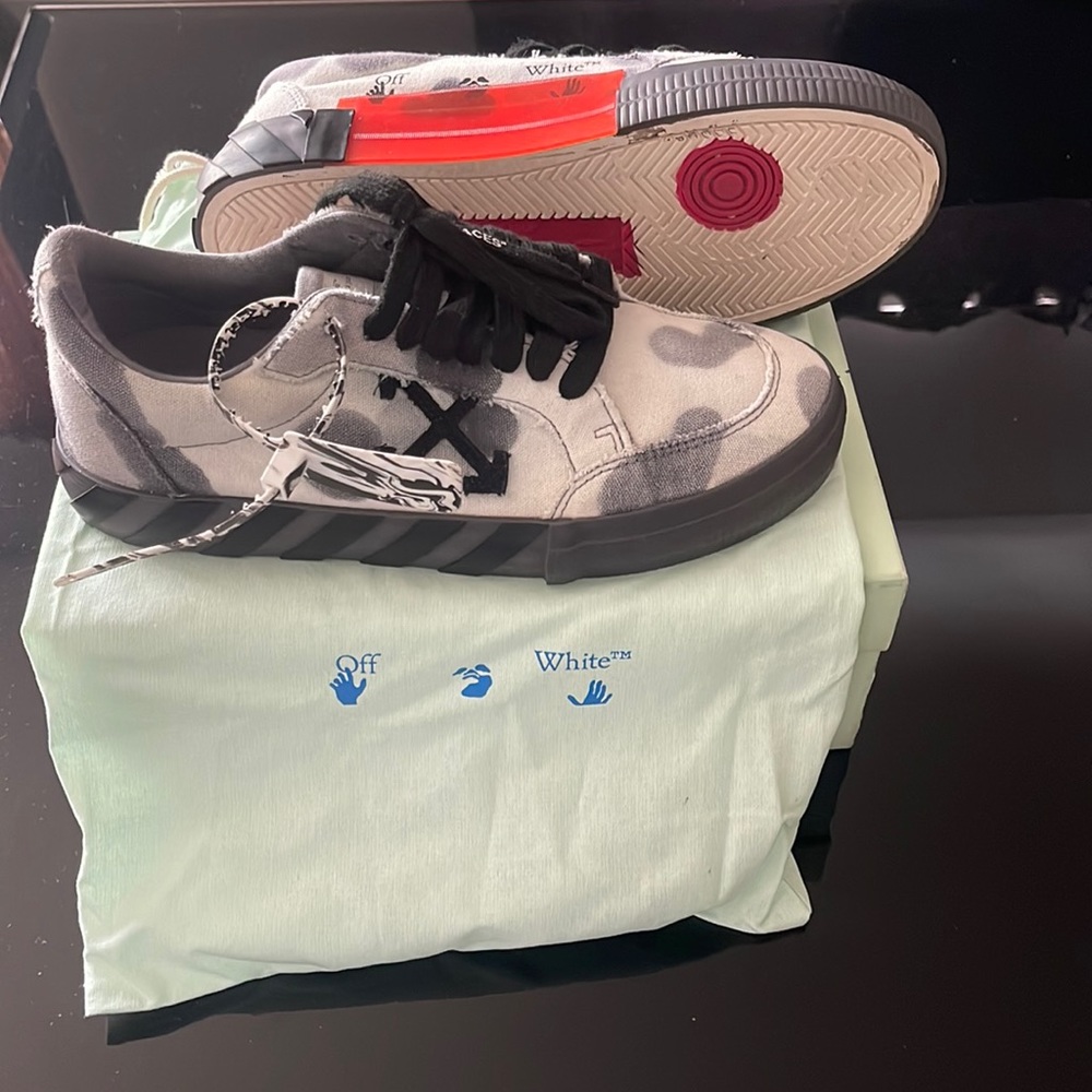 Off White Vulcanized Tie-Dye sneaker
